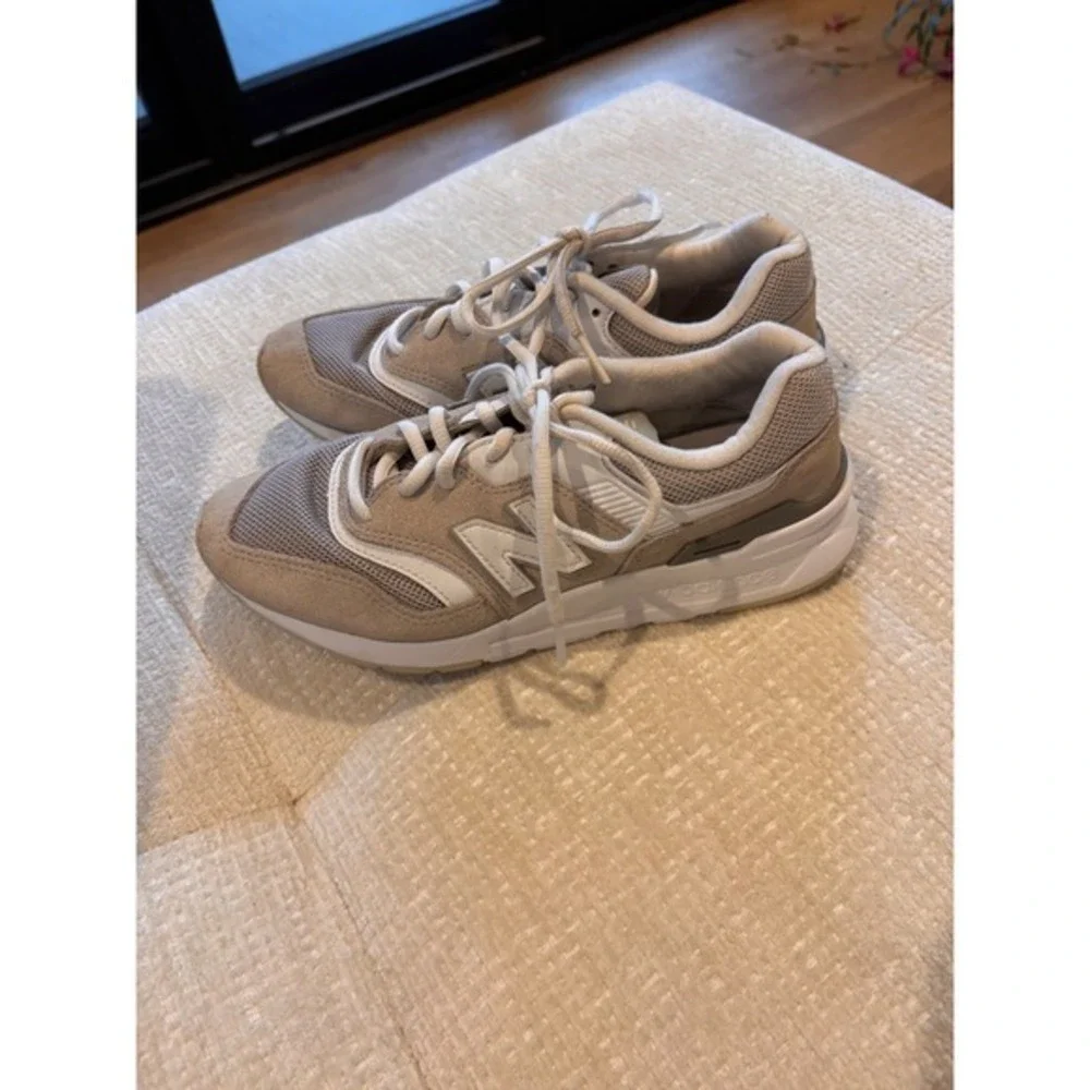 997H‎ sneakers from New Balance. Size 6- womens